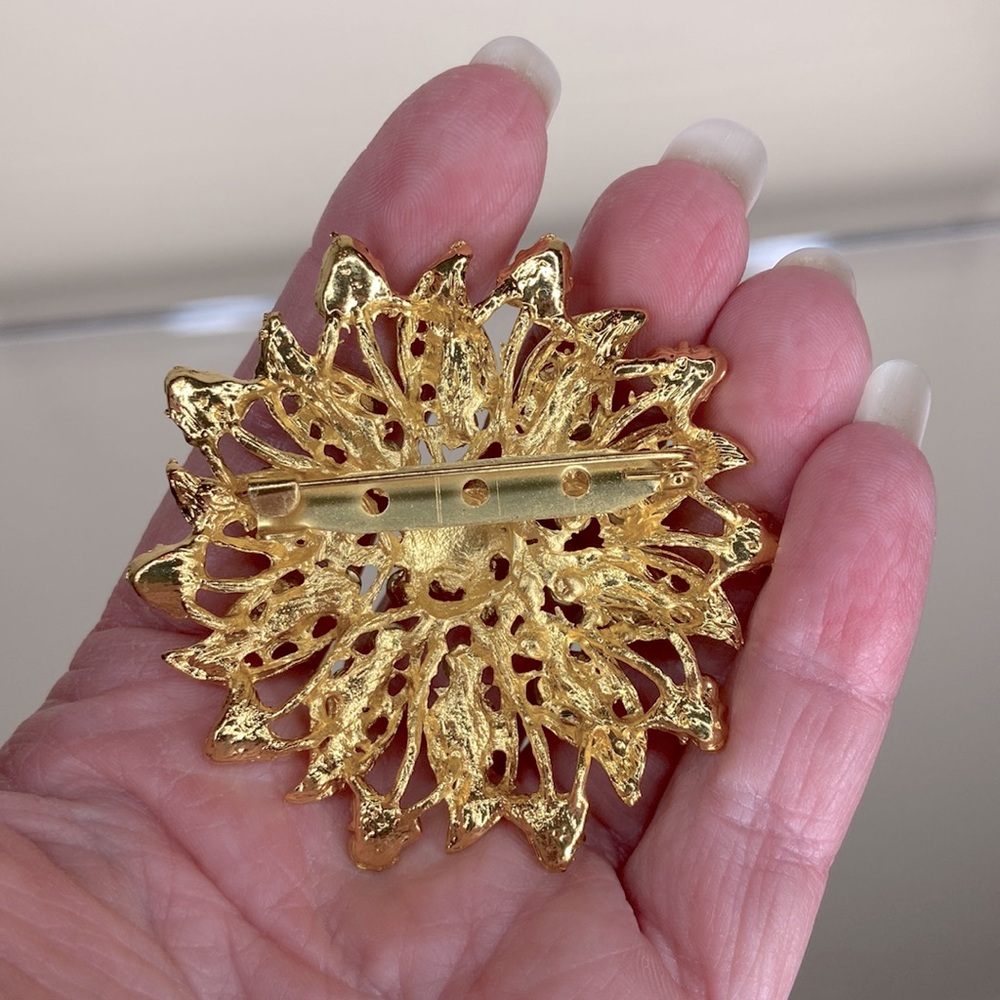 ✨Gorgeous brooch!✨ - Picture 7 of 7